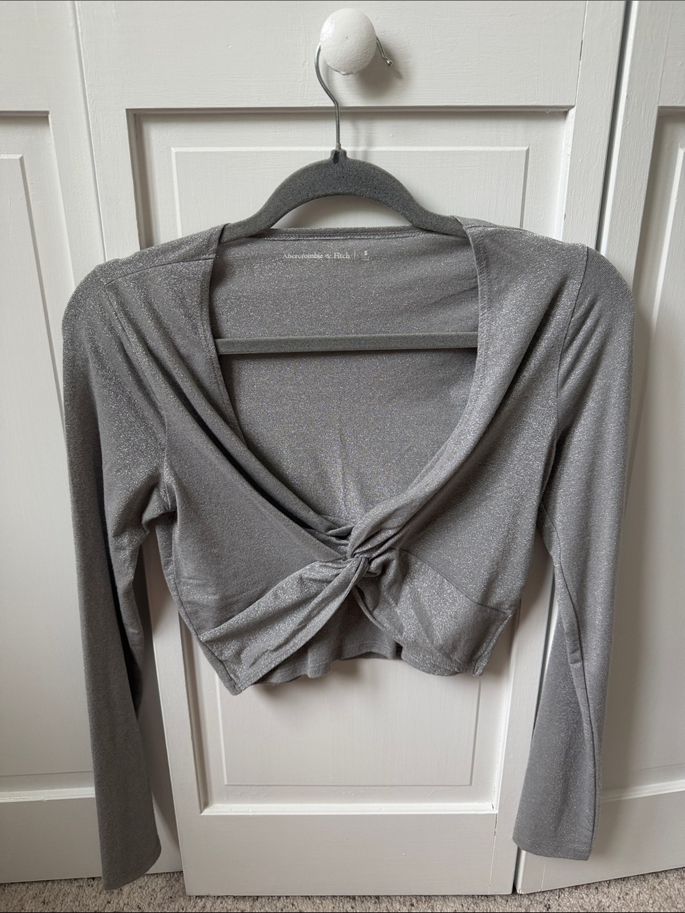 Abercrombie & Fitch Silver Twist-Front Long-Sleeve Crop Top